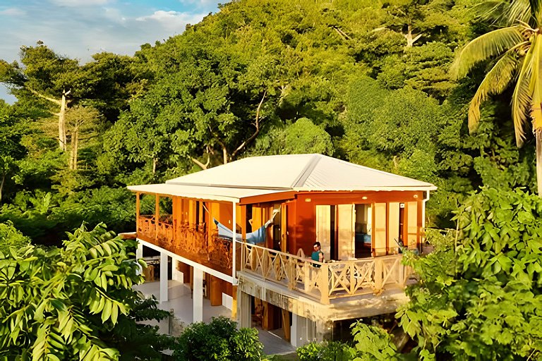 The Palms - Rustic Luxury in Providencia